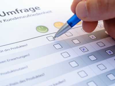 Die Befragung von Kunden mithilfe von Frageb&ouml;gen ist eine beliebte Methode der Markt-forschung.  