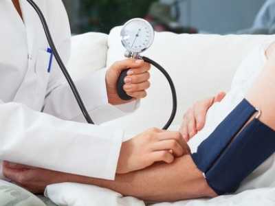 Hoher Blutdruck kann einen Schlaganfall begünstigen