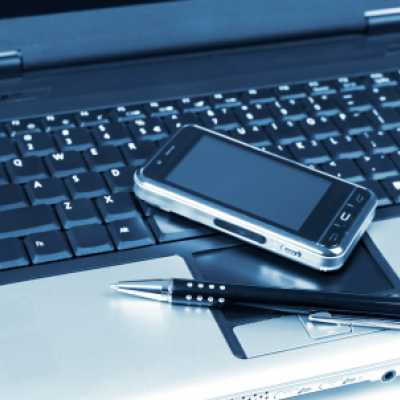 Bild: Handy und Laptop