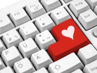 Viele suchen ihr Glück in der Liebe mittlerweile im Internet.