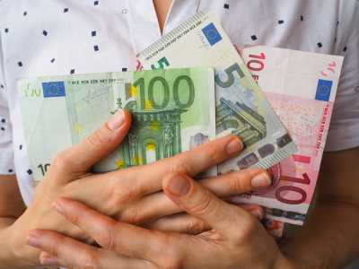 Wenn es um das Geld der Verbraucher geht, lassen sich manche unseri&ouml;se Finanzvermittler unlautere Methoden einfallen. Bildquelle: Stanislav71 - 1008924466 / Shutterstock.com