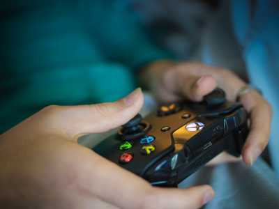 Gaming und Zocken sind aufgrund der Spielvielfalt längst nicht mehr nur für Männer etwas, sodass zunehmend auch Frauen zum Controller greifen.