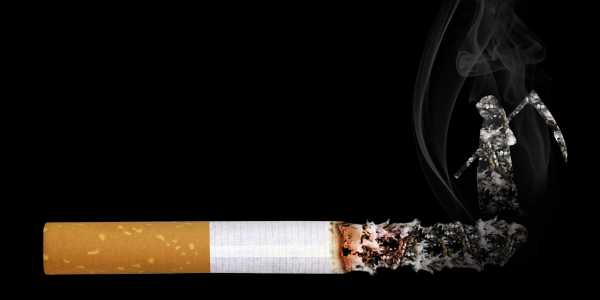 Zu den typischen Gesundheitsfragen gehören auch Fragen zum Rauchen. Wer einst Raucher war, gilt erst nach zwölf Monaten der Abstinenz als Nichtraucher.